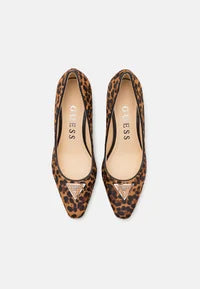 Guess Pumps