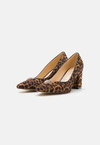 Guess Pumps